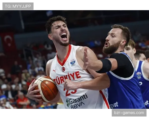 马尔卡宁关键挡拆拉开空间 提升湖人锋线三分威胁